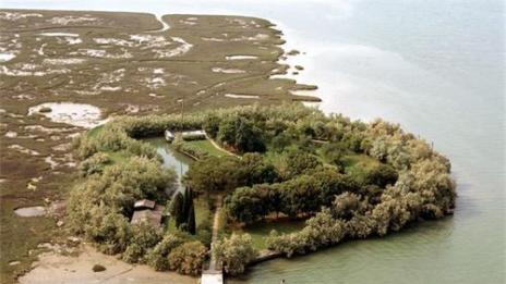 Изолиран италиански остров е в продажба