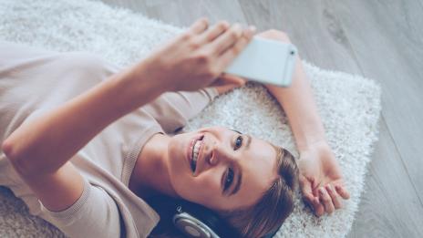 Жените гледат порно през смартфона повече от мъжете