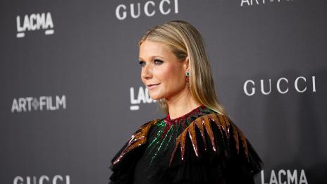 Гуинет Полтроу се сдоби с обвинение, счупила ребрата на старец