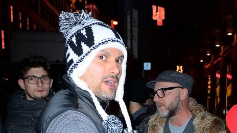 Дизайнерът Доменико Долче се появи с мистериозен мъж