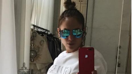 Дженифър Лопес се похвали с плочки на корема