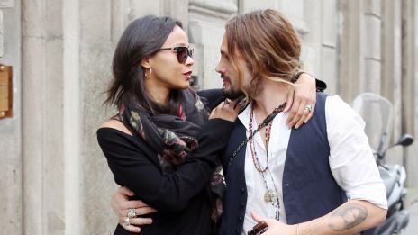 Зое Салдана не може да откъсне очи от мъжа си