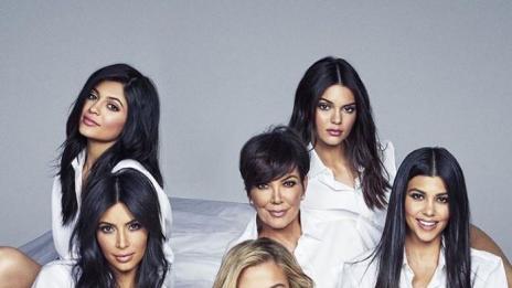 На какво Крис учи клана Дженър-Кардашян