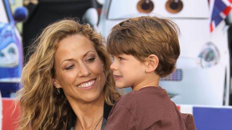 Мерцедесът на Шерил Кроу продаден за 130 000 долара