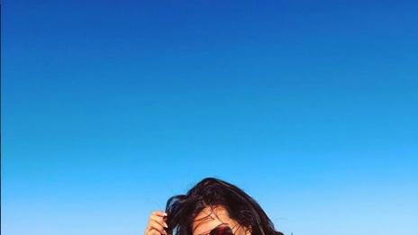 Преслава се вози на лодка в напреднала бременност