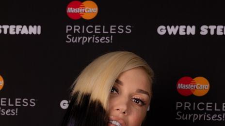 Феновете стоят зад новата прическа на Гуен Стефани