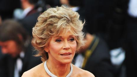 Джейн Фонда избрала зъби пред кола