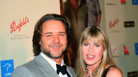 Ръсел Кроу стяга сватба с вдовицата на Ловеца на крокодили?