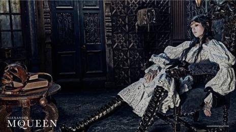 Готик приказка от Alexander McQueen