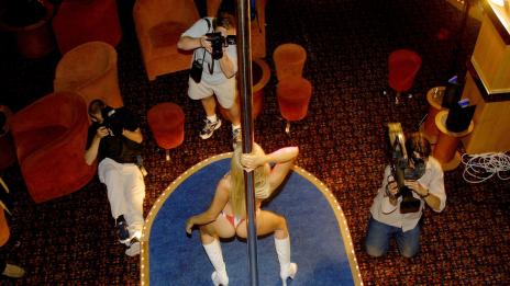 Стриптийз за шампиони (видео)
