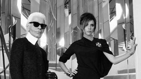 Виктория Бекъм позира в дома на Коко Шанел