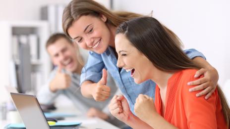 Как различните зодии реагират на комплименти?