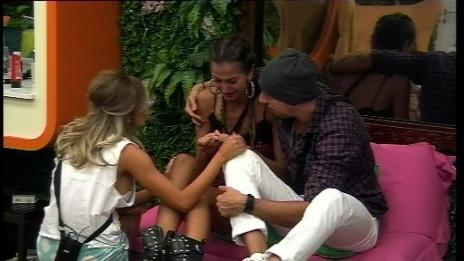 Алекс Богданска – жена ли е за един мъж? И тя не знае...