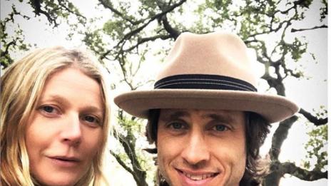 Когато е в сериозна връзка: Брад Пит прилича на гаджетата си!