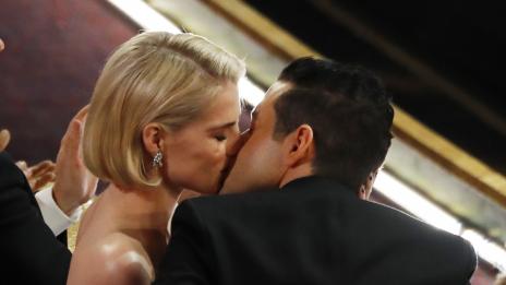 Любовта от екрана и в живота: Луси Бойнтън и Рами Малек