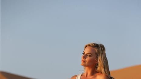 Изоставиха Марго Роби в пустинята