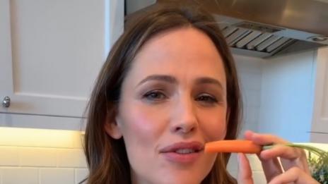 Дженифър Гарнър обърна нова страница, не се разделя с Джон