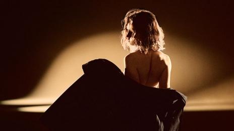 Лили Джеймс – секси и съблазнителна