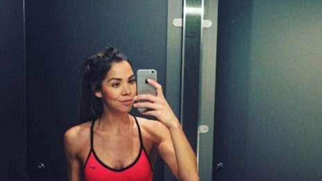 Зашеметяваща лекарка разкри тайната на красотата си (ВИДЕО)