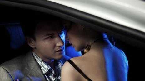 Защо жените обичат лошите момчета