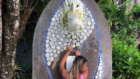 Между капките: Гери-Никол вдига градусите с еротика