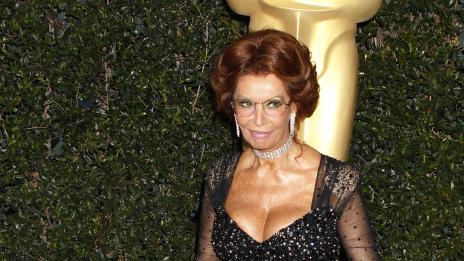 Изваян кръст и корем като на София Лорен