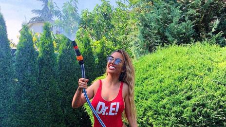 Гери-Никол изпъчи силикон в чест на д-р Енчев