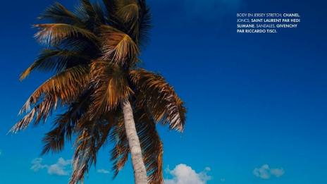 Усмивките на сексапилната Анна