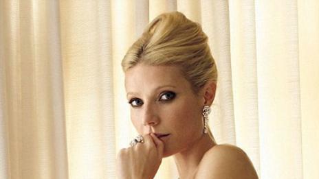 Гуинет свали дрехите за календар на „Vanity Fair”