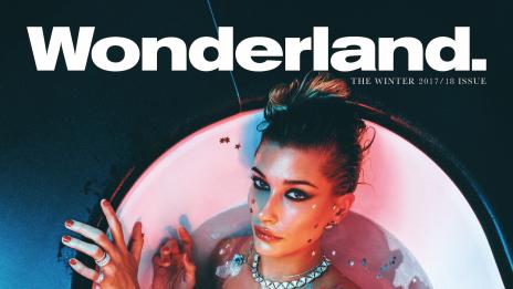 Хейли Болдуин се съблече в страната на чудесата