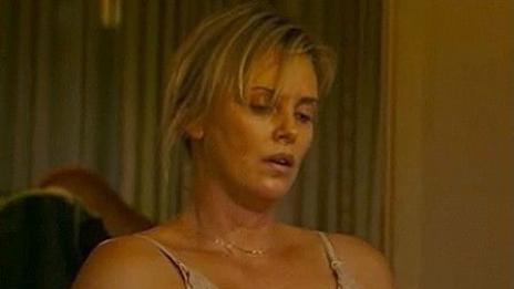 Поклон: Чарлийз Терон качи 20 кг заради филм... отново!