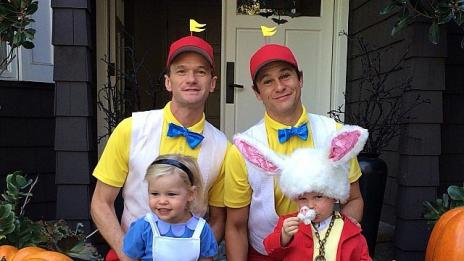 Най-забавните семейни снимки на звездите от Хелоуин