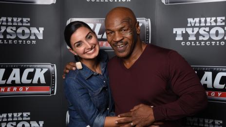 Майк Тайсън си падна по Християна Лоизу, кани я във Вегас
