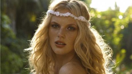 Една Афродита в хипи стилистика