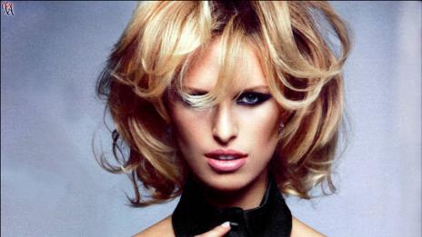 Чешкият ангел Каролина Куркова заголи бедра за GQ