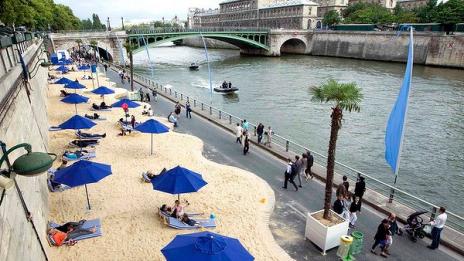 Изкуствените плажове на Париж – лятната атракция на града