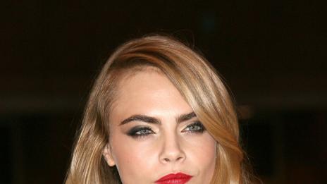 Кара Делевин с музикален дебют