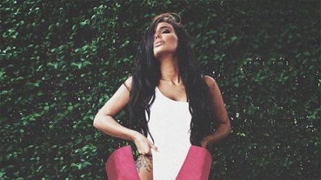 Коя ги носи по-добре: Николета или Риана?