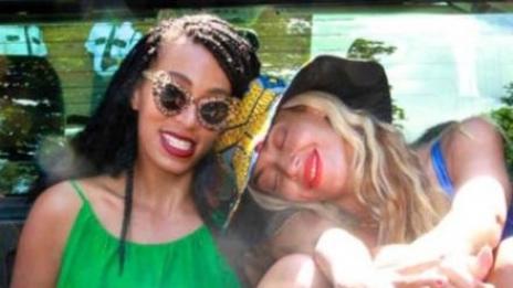 Бионсе показа, че стои зад сестра си като пусна тяхна снимка в Instagram