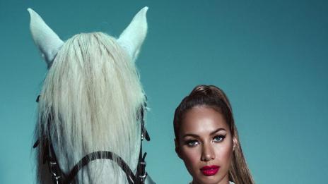 Леона Луис не се впряга, че гаджето й още е тийнейджър