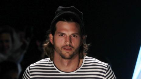 Аштън ще спасява брака си с план