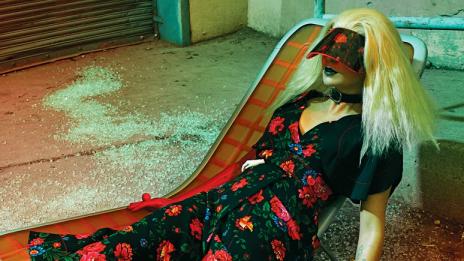 Сиа – попзвездата, която крие лицето си