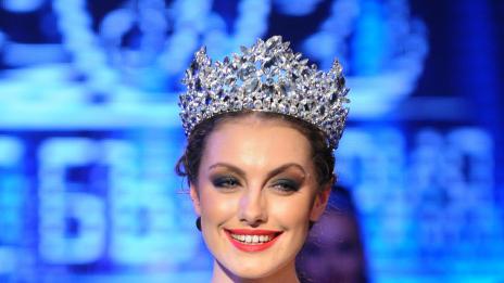 Марина Войкова с короната на „Мис България“