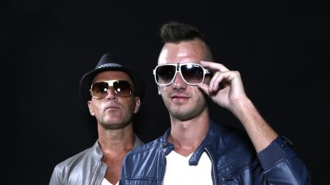 Crazibiza и Mascota трупат грехове на Bedroom Beach