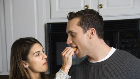 Каква сте на любимия си – любовница или майка