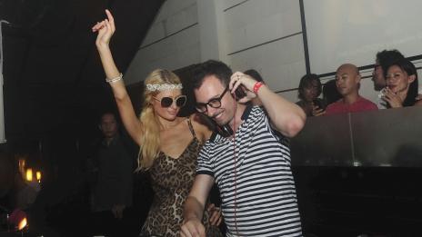 Парис подлуди съседите си