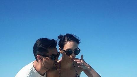 След сватбата Луиза Григорова  духна и свещички на морето