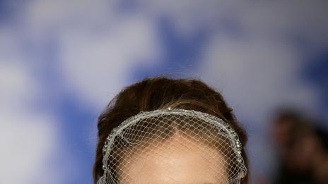 Сватбените прически са небрежни или блестящи