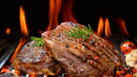 Месото, печено на жар, може да бъде вредно