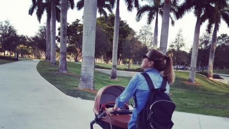 Мариана Стоичкова се грижи за внучката Миа